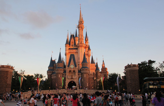 东京迪士尼万圣节主题——夜幕下的精彩世界