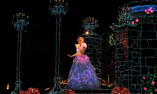 东京迪士尼万圣节主题——夜幕下的精彩世界