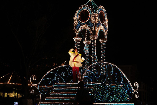 东京迪士尼万圣节主题——夜幕下的精彩世界