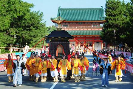 日本京都“时代祭”装点古都之秋