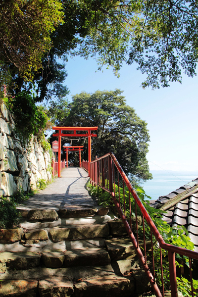 琵琶湖包围着的世外桃源——竹生岛