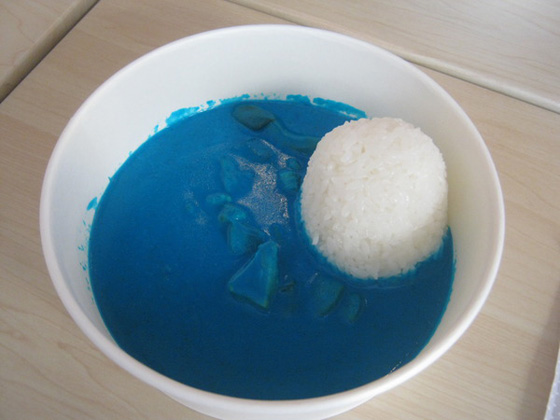 NicoNico动画总部推出蓝色咖喱饭 你敢吃吗？