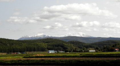 北海道最高峰旭岳大雪山初雪 比晚年晚19天