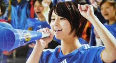 大野丝出任今年日本高中足球的应援经理