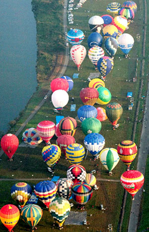 佐贺县亚洲最大规模热气球节拉开帷幕
