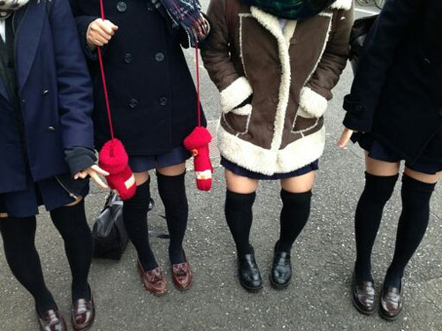 11月尽是好日子 日本网民庆祝大腿袜日及肉日