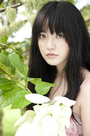 小岛藤子大胆披露泳装照 “稍微有点大人的样子”