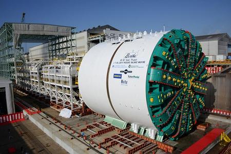 日立造船完成世界最大盾构隧道掘进机