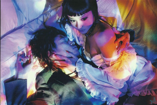 作《一公升的眼泪》完全不同的路线,豪放露点与众男星上演激情床戏