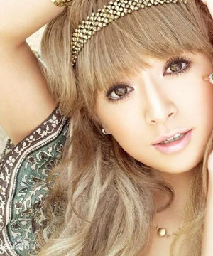 滨崎步恋情变数频发 男友自爆“被抛弃”