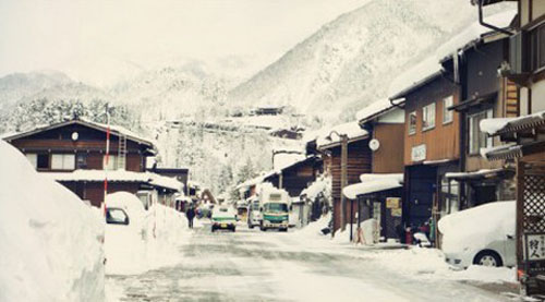 日本岐阜冬天纯净的雪国童话