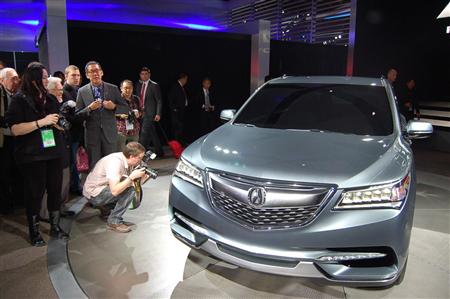 丰田在北美汽车展上展出新型雷克萨斯IS