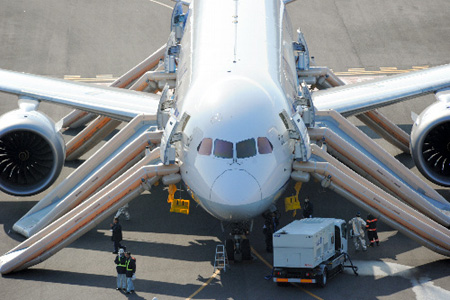 全日空波音787客机冒烟紧急迫降高松机场