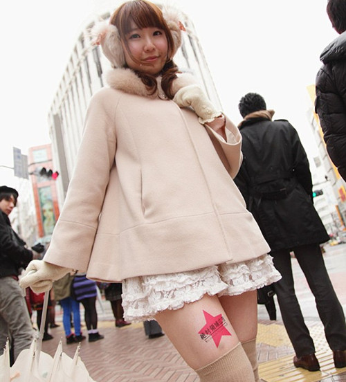 日本广告商瞄准“绝对领域” 穿8小时短裙即有报酬