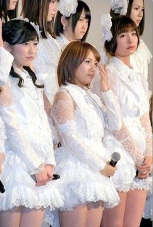 板野友美宣布从AKB48毕业 队友粉丝不舍落泪
