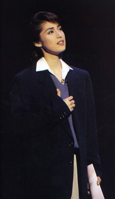 宝冢歌剧团时代的天海佑希,正面典型,不是丑女哦.