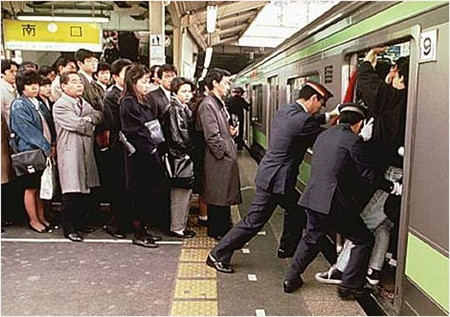 日本网友：在满员电车上确保有座位的10个窍门