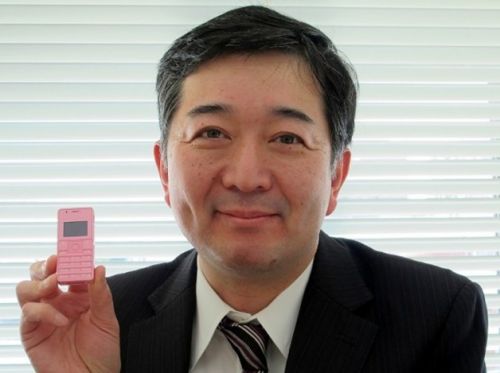 仅iPhone5一半大 日本推世界最小最轻手机
