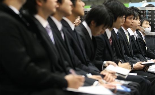 日本大学生找工作压力大 一成人感觉“真心想死”