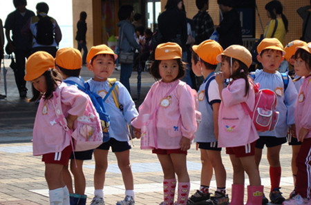 日本儿童人数连续32年减少 创历史新低