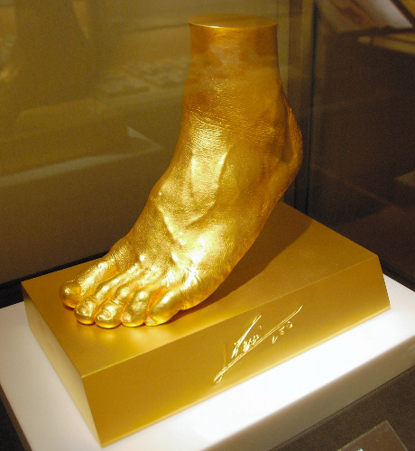 梅西的“黄金左脚”在日本展售 标价5亿日元