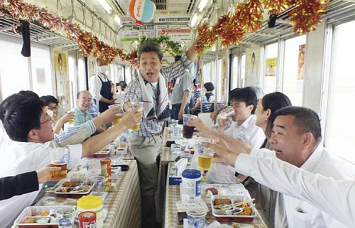 日本开行夏季啤酒列车 可开怀畅饮啤酒