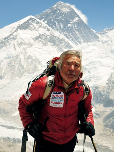 日本冒险家以80岁高龄登顶珠峰 创最年长纪录