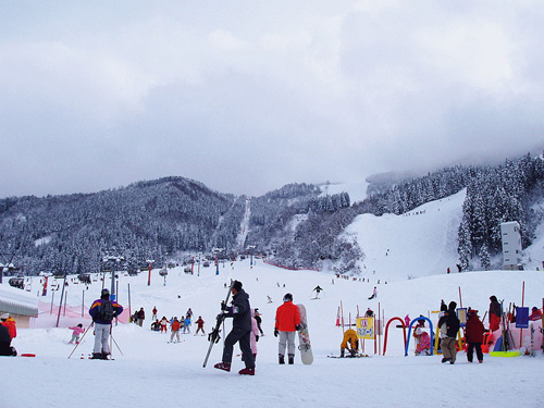 立山山麓滑雪场
