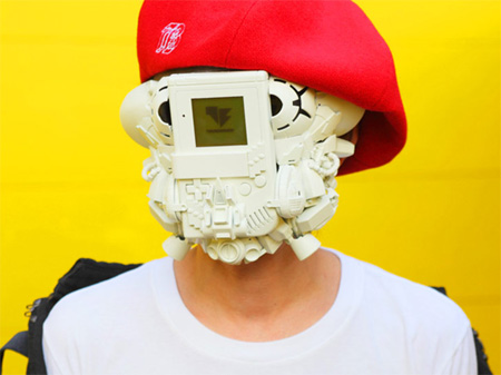 日本牛人制作史上奇葩GameBoy面具
