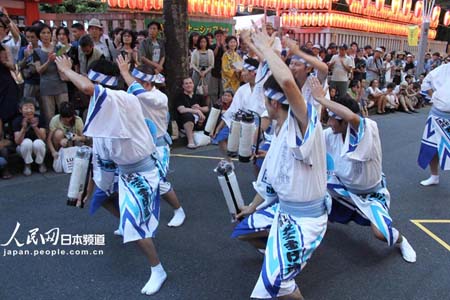 日式狂欢节—东京街头传统舞蹈表演 日本通
