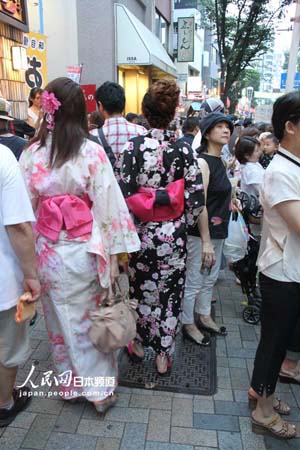 日式狂欢节——东京街头传统舞蹈表演