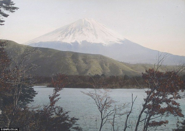 日本100多年前的一组照片被发现