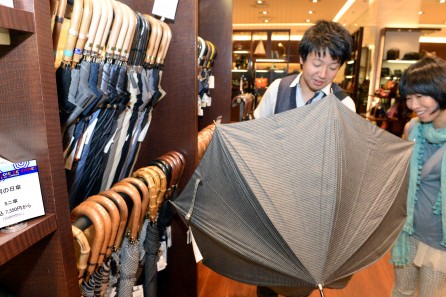 打破传统观念 遮阳伞不再是女性专用
