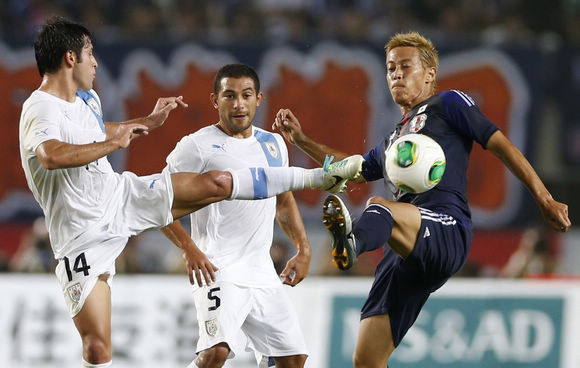 热身赛日本男足完败乌拉圭 遭球迷怒喷