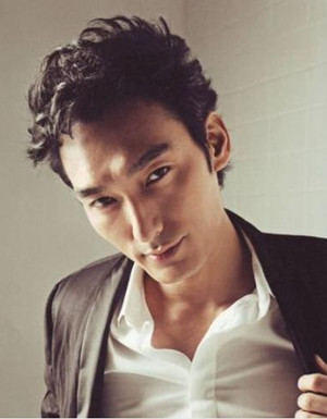 草彅刚扮演漫画家手冢治虫 揭秘怪医黑杰克