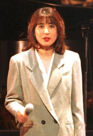 宇多田光母亲坠楼身亡 被疑自杀