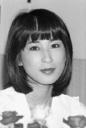 宇多田光母亲坠楼身亡 被疑自杀