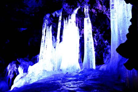 东京近郊的天然“冰库”——钟乳洞
