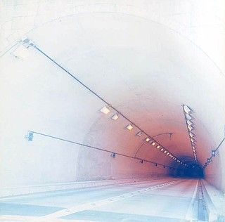 摄影欣赏：川内伦子作品——好象青春期的小情绪(组图)