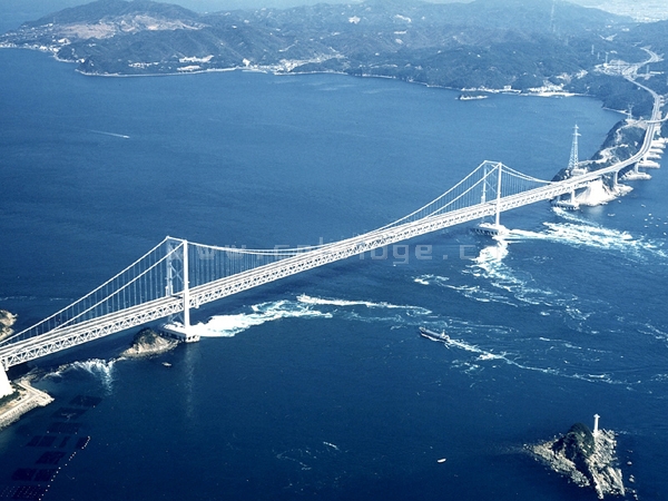 濑户大桥四国岛是日本四岛中面积最小的一个,这里有日本最古老的佛教