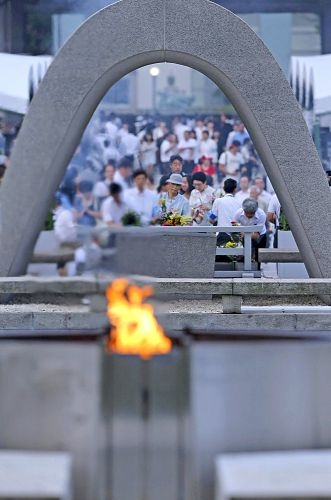 广岛和平纪念公园举办第68届核爆祭奠活动