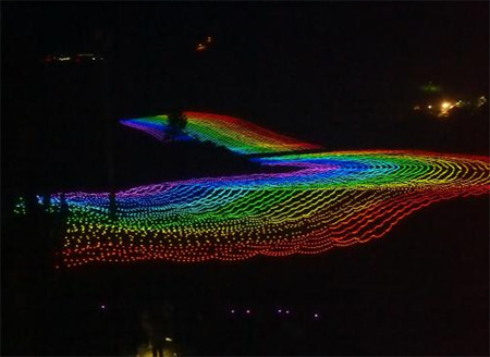 富山市温泉滑雪场夜幕LED彩虹桥
