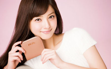 佐佐木希出任《with》专属模特 可爱优雅俘获众心