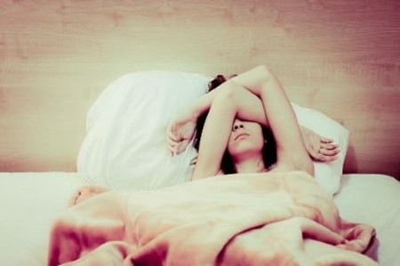日媒研究：导致睡醒时眼睛浮肿的6大原因