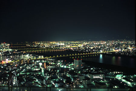 寻找最美的日本城市夜景  梅田空中庭园