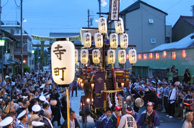 供奉石头的热闹祭典 桑名石取祭