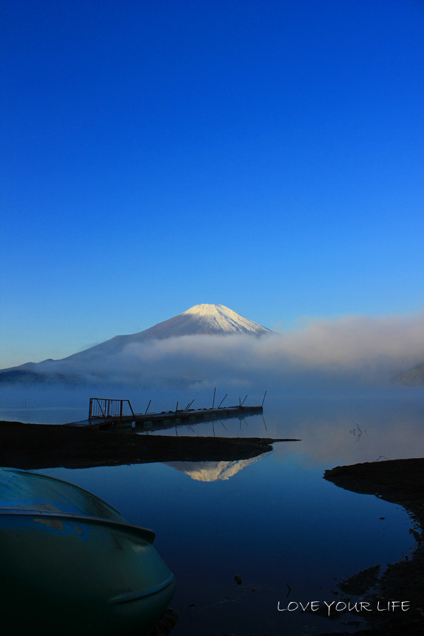 晚夏沉醉在富士山中的湖光水影