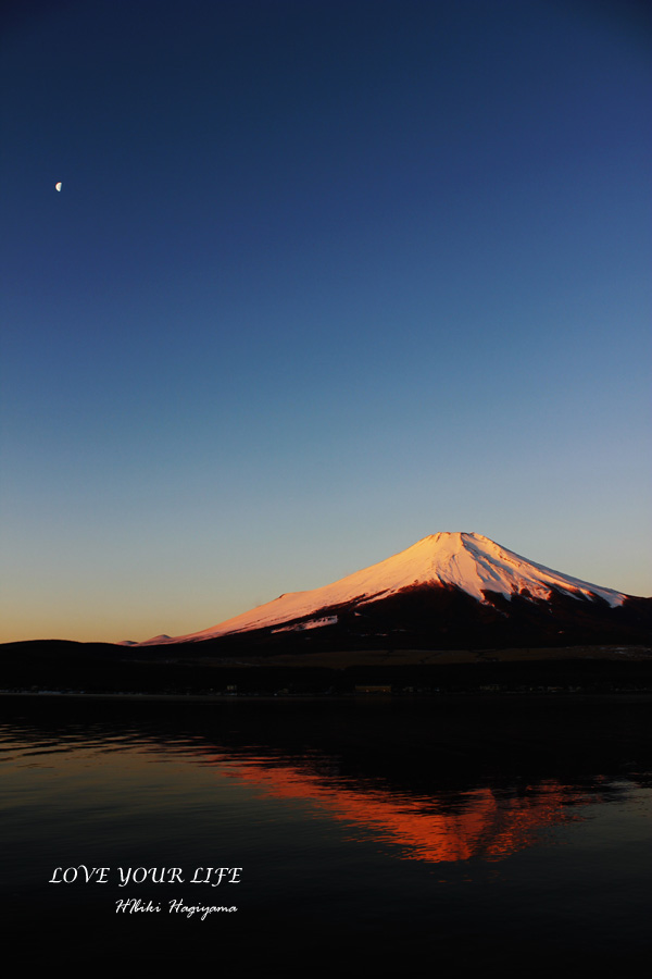 晚夏沉醉在富士山中的湖光水影 - 日本通