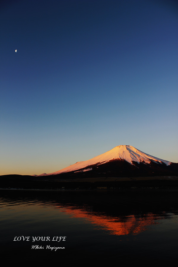 晚夏沉醉在富士山中的湖光水影