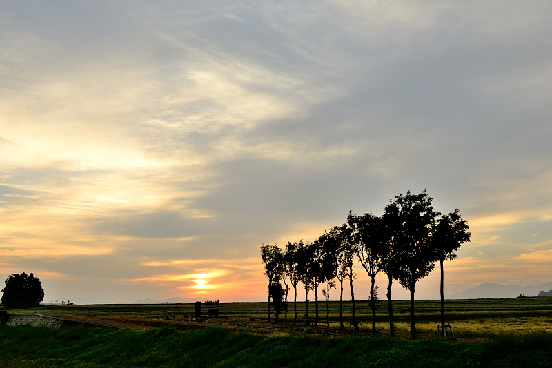 日本山海城市间美轮美奂的日出日落时